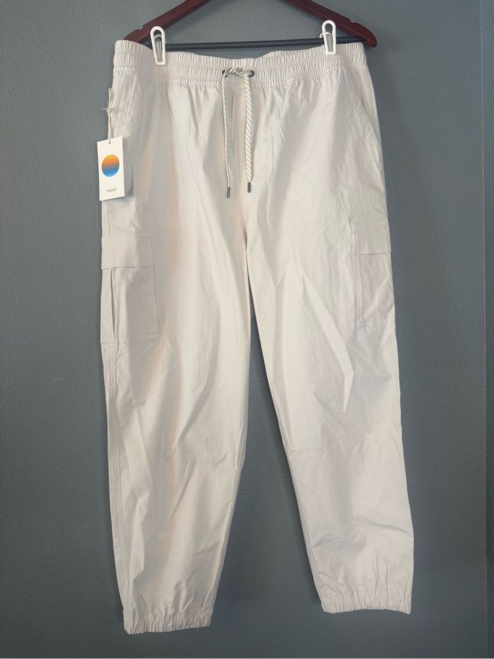 Vuori XL Cargo Jogger Pants Cream Elastic Waist Drawstring Lightweight NWT